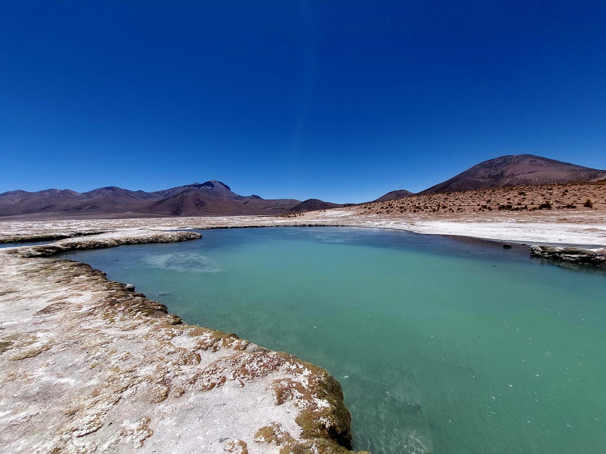 Salar de Surire: El Mar Blanco del Altiplano